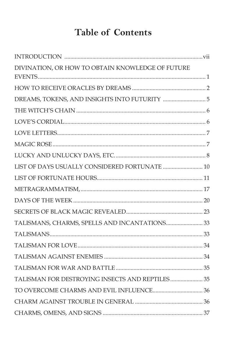 Op de afbeelding: Een zwart-witte inhoudsopgavepagina met de kop Table of Contents. Het bevat hoofdstukken zoals Introduction, Divination, How to Receive Oracles by Dreams, The Witch's Chain, Love's Cordial, Magic Rose en Secrets of Black Magic Revealed.