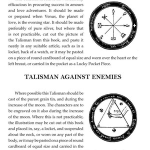 Op de afbeelding: Een pagina van Johnson Smith & Company met twee cirkelvormige talisman-illustraties. De bovenste talisman voor liefde toont geometrische lijnen en symbolen. De onderste talisman tegen vijanden toont een hand die een zwaard vasthoudt.