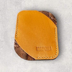 Cartera de piel, cartera pequeña, tarjetero, cartera fina, cartera con 2 compartimentos, cartera unisex, cartera verde y marrón caramelo.