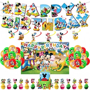 Pode incluir: Um conjunto de decoração de aniversário com tema Disney, incluindo uma faixa 'HAPPY BIRTHDAY' com ilustrações coloridas de personagens, um grande pano de fundo retangular, um topo de bolo de dois andares e vários topos de cupcake.