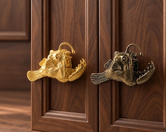 Tiradores de armario con forma de pez pescador, tiradores de cajón de latón macizo con forma de pez, herrajes de cocina náuticos, tirador de cómoda de oro antiguo, pomo de mueble con decoración oceánica