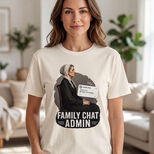 Familjechattadministratör, Vintage Parodi Grafisk T-shirt | Komfortfärger 1717 | Unisex Kraftig Passform