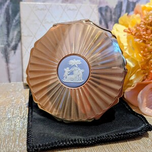 Unused Stratton x Wedgwood Powder Compact, Jasperware Cameo, Queen Convertible