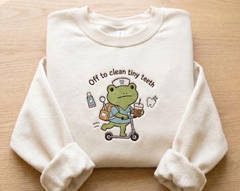 Off to Clean Tiny Teeth geborduurd sweatshirt, schattige kikker mondhygiënist cadeau, kindertandarts ronde hals, shirt tandartsassistente