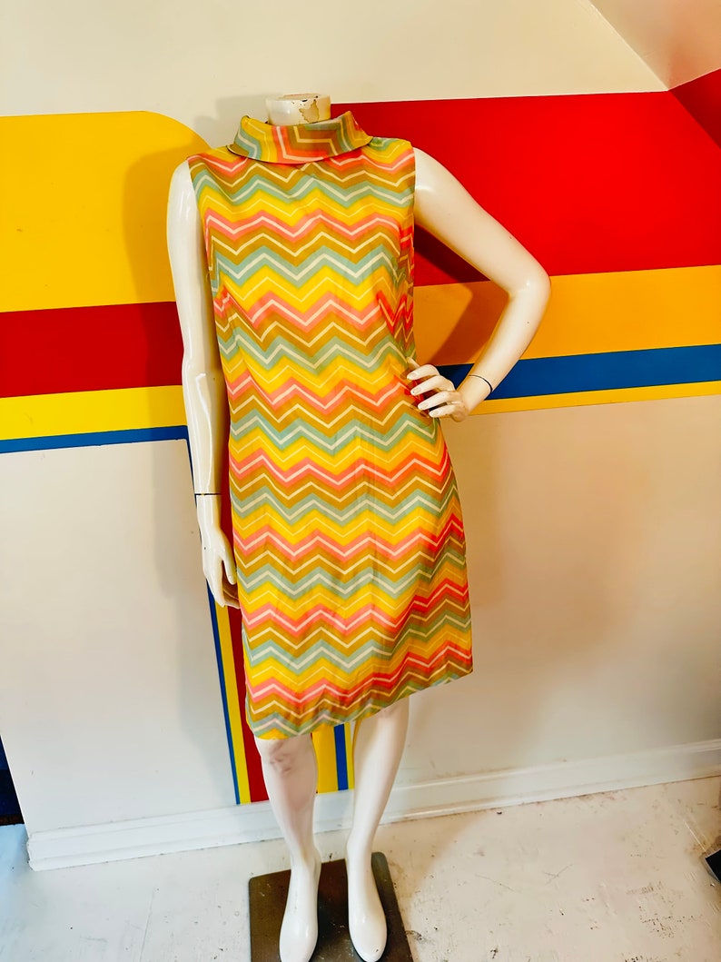 robe droite vintage à chevrons bonbon des années 1960 sz m image 1