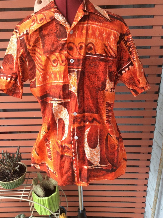 1960s orange tapa print tiki Hawaiian shirt Sz m