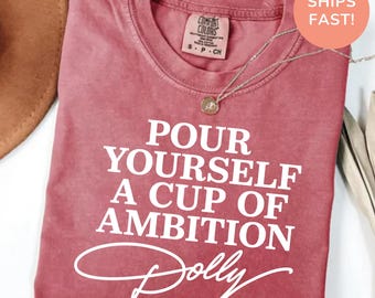Camiseta "Sirvete una taza de ambición", camiseta Comfort Colors "9 to 5" en homenaje a Dolly Parton, regalo para fans de Dolly y amantes de la música country.