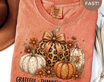 Camiseta de agradecimiento, camiseta de Acción de Gracias, camiseta de otoño "Agradecida y Bendecida", regalo de otoño para mujeres, camiseta de fe, camiseta con versículo bíblico floral "Comfort Colors"