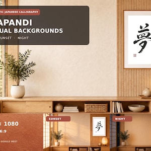 Könnte beinhalten: Ein digitales Set aus drei virtuellen Hintergründen mit japanischer Kalligrafie bei Tageslicht, Sonnenuntergang und Nacht. Die Bilder zeigen eine Holzkonsole, eine Topfpflanze und einen gerahmten Kanji-Druck im 1920 x 1080 PNG-Format.