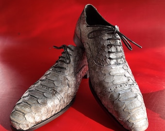Zapatos Oxford de piel de serpiente azul lavado con puntera de ala y diseño de dragón hechos a mano:
