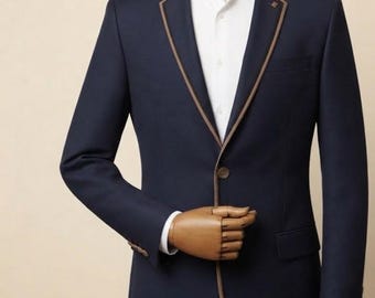 Blazer da uomo blu navy con profili a contrasto e finiture marroni, giacca sartoriale a un bottone (vestibilità personalizzata)