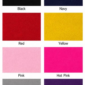 K&ouml;nnte beinhalten: Ein Raster aus acht rechteckigen Stoffmustern in Volltonfarben, die jeweils mit ihrem entsprechenden Farbnamen beschriftet sind: Black, Navy, Red, Yellow, Pink, Hot Pink, Gray und Purple. Die Textur erscheint bei allen Farbmustern einheitlich und matt.