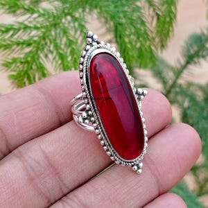 Stor ring med röd granat ädelsten*925 sterlingsilverring*Handgjord statementring*Designerring*Perfekt ring*Oval ring*Gåva till henne