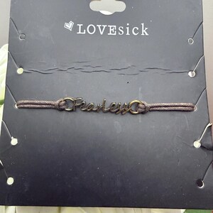Braccialetto LoveSick Fearless con ciondolo dorato con la scritta "Fearless" #fearless #ciondolo