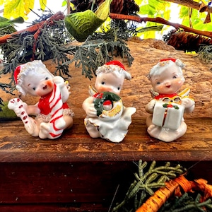 Vintage 1950 LEFTON Snow Baby Christmas Figurine Mid Century Ceramic Candy Cane Gift Wreath Pixie Babies Retro Kitsch Decor Trio Set 3