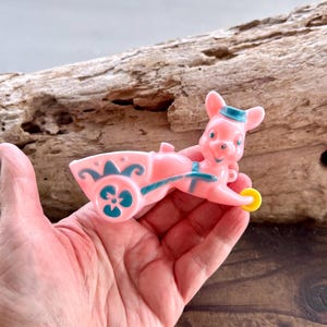 ヴィンテージ ROSBRO バニーカートオーナメント MCM 1950 プラスチック ピンク ブルー 男の子/女の子 ウサギのおもちゃ ホイール キャンディホルダー ウサギ レトロ キッチュ イースター装飾
