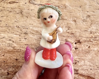 Vintage Napco Julflicka MCM 1960 1970 Keramiska Servetter Musiker Barn Spaghetti Flicka Mandolin Retro Kitsch Vinterdekoration 3