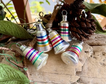 Adorno navideño vintage de campana de cristal rayado de 1980 BRADFORD Mini rosa azul verde amarillo plata Sputnik atómico retro kitsch decoración Set 5