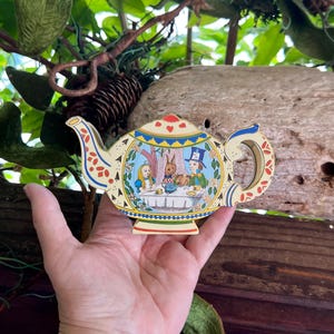 Joyero vintage de Alicia en el País de las Maravillas "Una Fiesta de Té Loca" de Disney, troquelado, Sombrerero Loco, Conejo Blanco, 1994, Annie Lillemoe, decoración retro