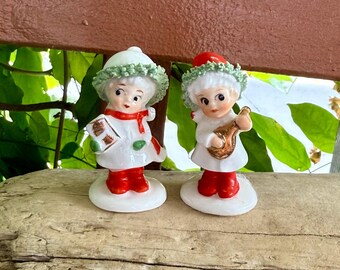 Vintage Napco Christmas Angel Figurine: Spaghetti Floral Violin