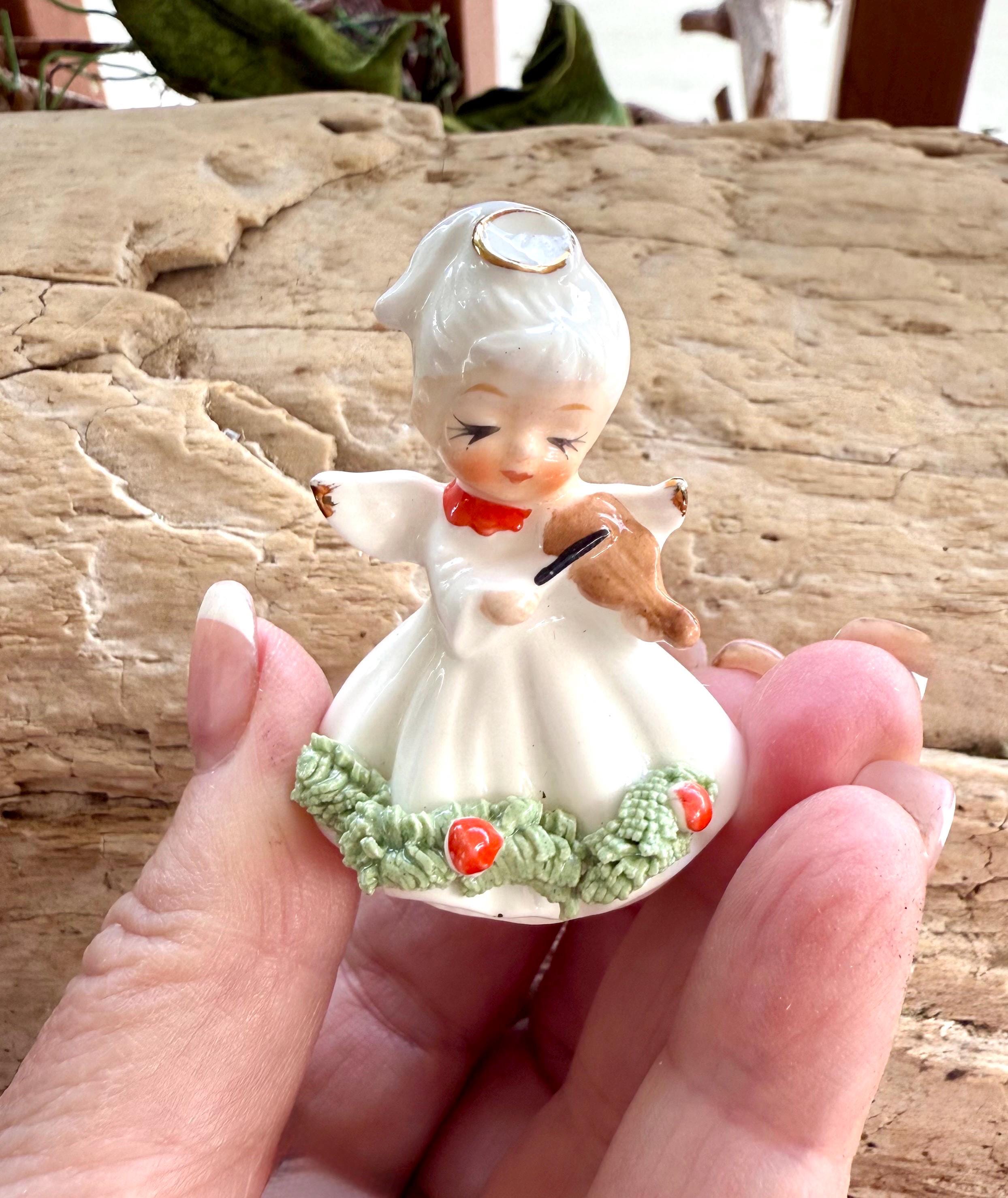 Vintage Napco Christmas Angel Figurine: Spaghetti Floral Violin