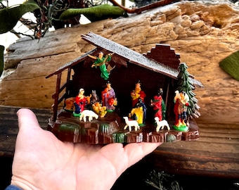 Vintage Nativity Christmas Ornament Diorama Creche Large 6 1/8” Retro Kitsch 1970 Mary Joseph Baby Jesus Wisemen Hong Kong Easter Decor