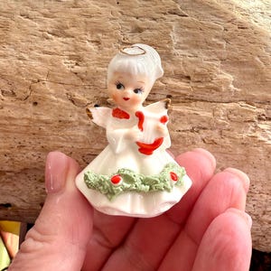 Estatueta de anjo de Natal vintage Napco, anjo dançando, harpa, espaguete floral, cerâmica, Napcoware, anjo, menina, MCM, decoração retrô kitsch para festas