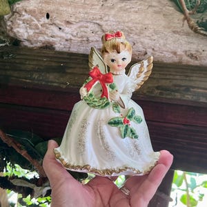 Vintage NAPCO Christmas Victorian Girl Planter 1950 Wreath Holly Berry Ceramic Planter Vase Candy Cane Holder Japan Retro Kitsch Decor