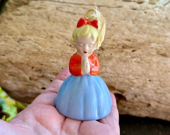 ヴィンテージのクリスマスベル/花を持つ素焼きの少女の置物 - Etsy 日本
