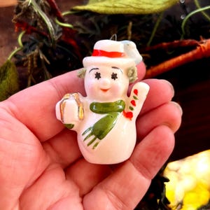 Vintage NAPCO Snowman Bird Christmas Figurine Ceramic Snowman 1960 1970 Retro Kitsch Anthropomorphic Spaghetti Trim Bone China Snowman