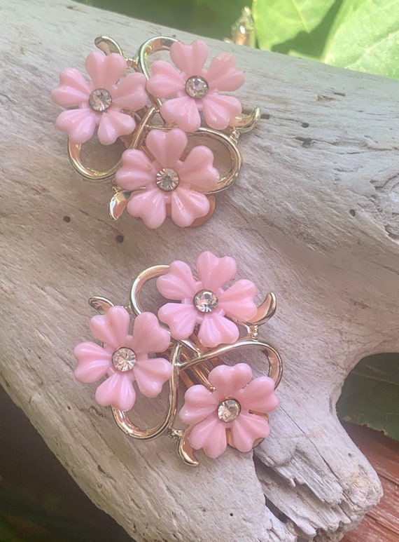 Vintage Pink Floral Earrings 1950 1960 Flower Ear… - image 3