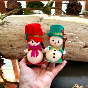 Vintage NAPCO Felt Mr & Mrs Snowman Christmas Ornament MCM 1950 1960 Flocked Snowman Holly Berry Retro Kitsch Winter Holiday Decor Set 2