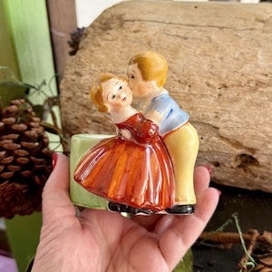 Vintage Kissing Boy Girl Valentine Planter 1940 Man Woman Couple  Ceramic Vase Planter Occupied Japan Retro Valentines Day Decor