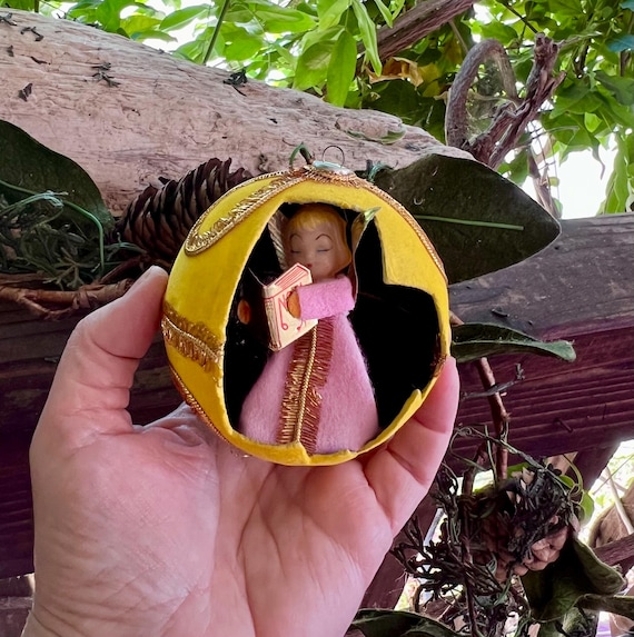 Vintage Cracked Angel Diorama Christmas Ornament 1950 1960 Angel