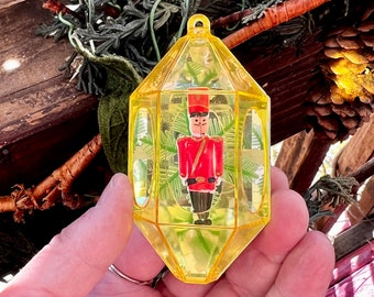 Vintage Jewelbrite Weihnachtsschmuck Spielzeugsoldat Nussknacker Ornament 1960 1970 Reflektor Diorama Weihnachtsschmuck Retro Kitsch Decor MCM
