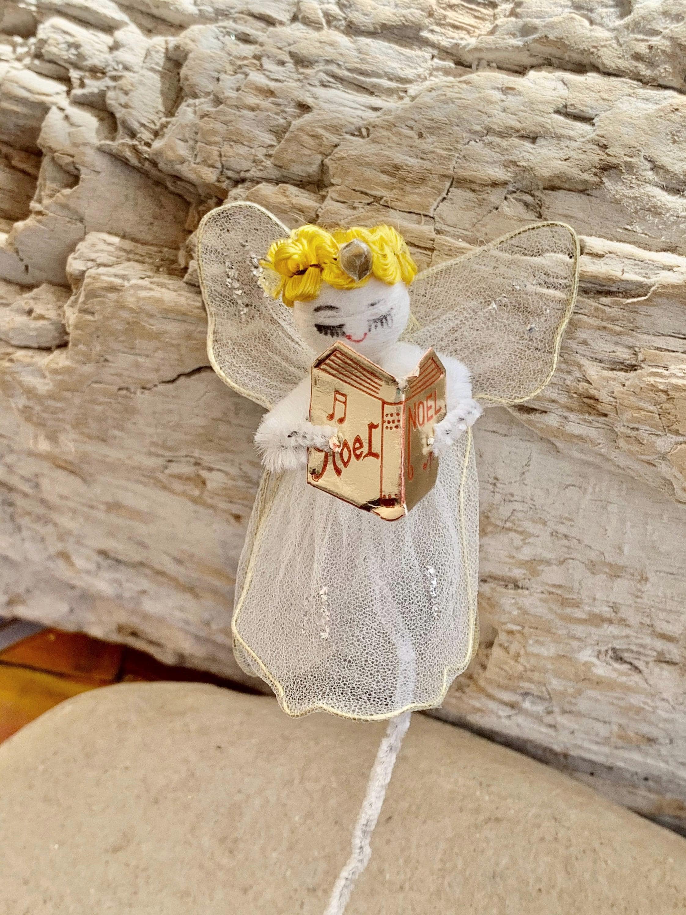 Pin's Théière TEATIME ANGEL - Petit Ange Réfléchi (The Cats Meow) - Neuf Avec étiquette
