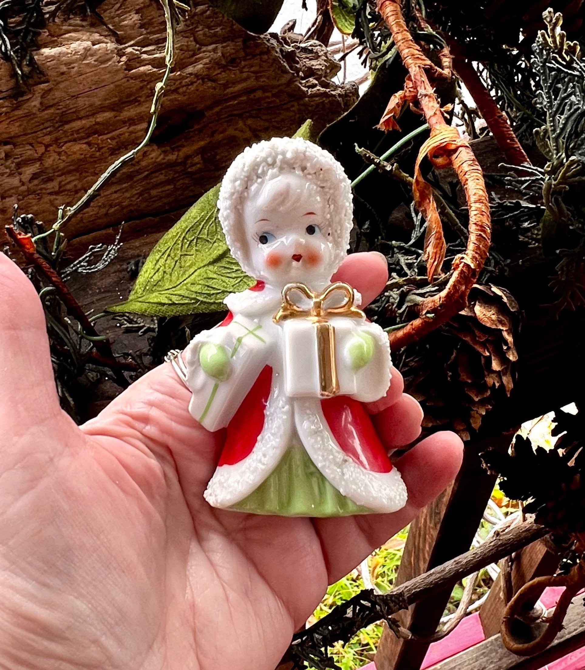 洋書 ENESCO Victorian Holy Family &amp; Angel 6004185 13.5