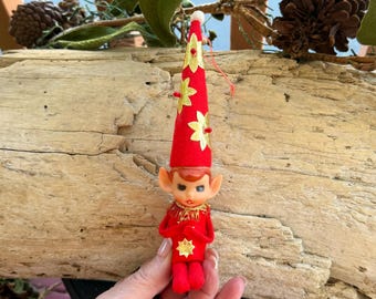 Vintage 8” Pixie Knie Hugger Spitzkegel Hut Weihnachtsverzierung MCM 1950 1960 Kunststoff Elfe Pixie Retro Kitsch Dekor Japan MINT NOS