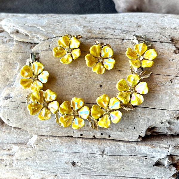 Vintage Yellow Floral Demi Parure 1950 1960 Lisner Blossom Bracelet Earrings Retro Bride MCM Lemon  Plastic Bridal Spring Easter Wedding