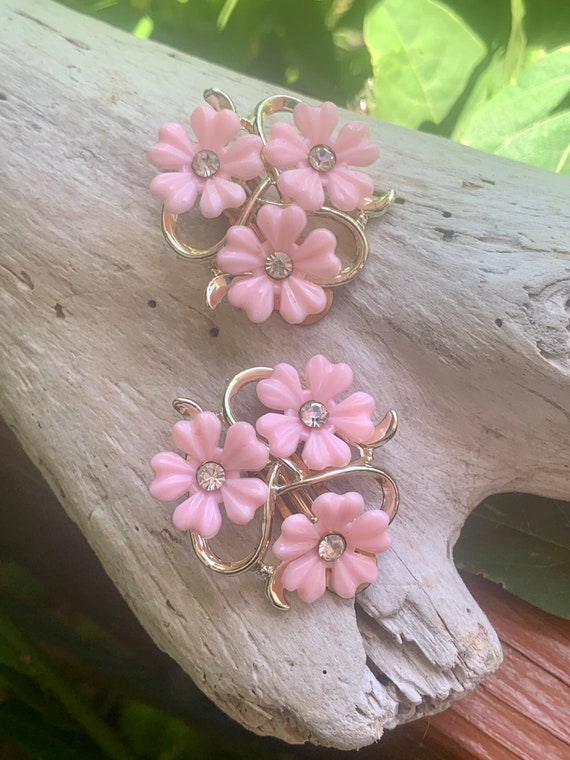 Vintage Pink Floral Earrings 1950 1960 Flower Ear… - image 7