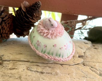 アイリッシュドレスデン　ウサギ　バニー　pink Vintage Irish Dresden Egg Easter Bunny Porcelain Egg Figurine Pink