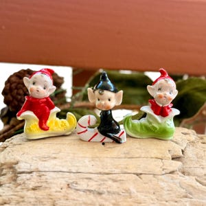 Vintage 1940 1950 Elf Christmas Figurine Trio Ceramic Candy Cane Elves Christmas Stocking Elf Pixie Japan Retro Kitsch Holiday Decor Set 3