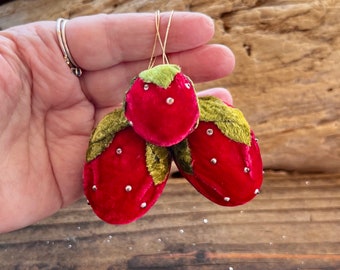 Vintage Velvet Strawberry Bead Ornament 1960 1970 Handmade Red Velvet Strawberry Pearl Plastic Beads MCM Push Pin Retro Kitsch Decor Set 3