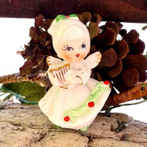 Estatueta de anjo de Natal vintage Napco, anjo dançando, harpa, espaguete floral, cerâmica, Napcoware, anjo, menina, MCM, decoração retrô kitsch para festas