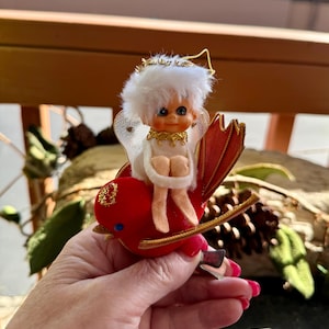 Vintage ängel knäkramare fågelklämma julgranskulor 1960 plastmod Pixi vit ängel ridande röd fågel retro kitsch alla hjärtans dag-dekor