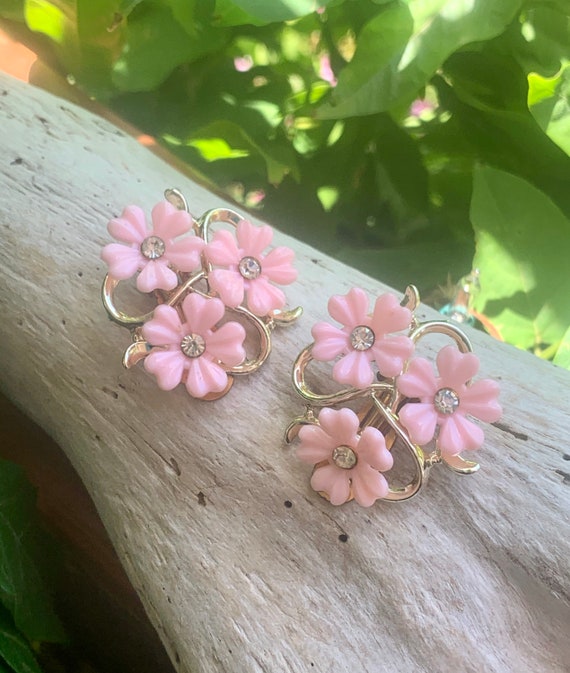 Vintage Pink Floral Earrings 1950 1960 Flower Ear… - image 2