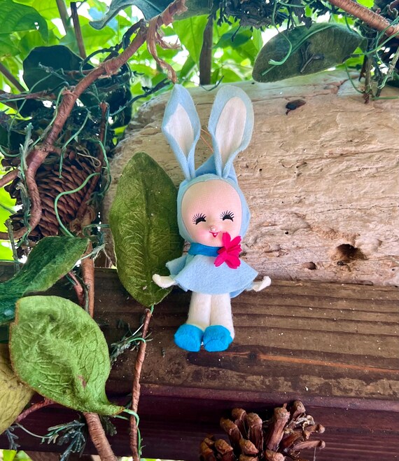 Vintage Blue Knee Hugger Bunny Elf Pixie Plastic Ornament 1940 1950 Retro  Kitsch Bunny Pink Flower Knee Hugger Japan Spring Easter Decor - Etsy  Finland