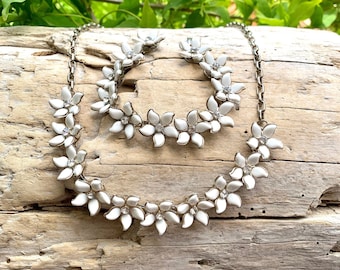 Vintage 1950 1960 Floral White Necklace Choker Bracelet Demi Parure Mid Century Plastic Retro Bride Bridal Romantic Mother’s Day Gift Set 2