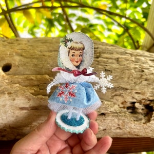 Vintage Viktorianische Mädchen Weihnachten Ornament Retro Stil Bump Chenille Weihnachten Schneeflocke Mädchen Pfeifenreiniger Blaues Mädchen Kitsch Dekor