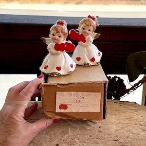 Vintage LEFTON Valentine Engel Figur 1950 1960 MCM Paar Keramik Engel Herz Mädchen Japan Retro Kitsch Valentine Decor Set 2 IOB